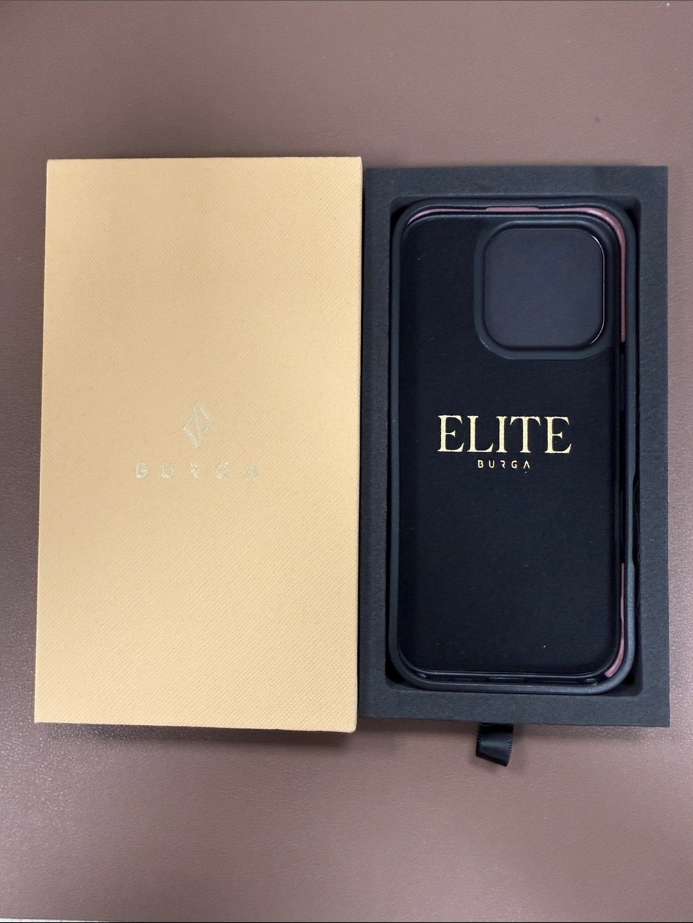 Burga Elite Puffy Dark •iPhone 16 Pro• - Picture 3 of 4